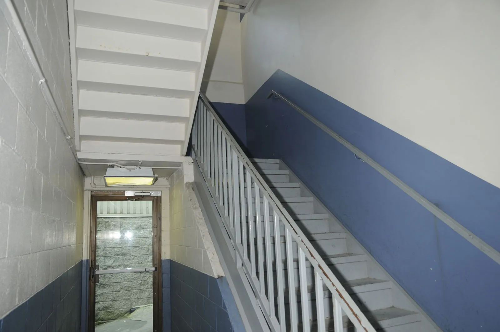 Escalier bloc appartements Château Inn - Vie de Château